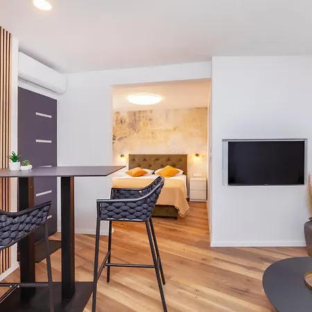 Soho Apartment On The Waterfront Mlini Exterior photo