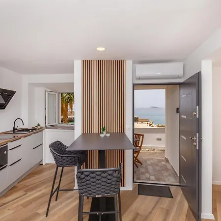 Soho Apartment On The Waterfront Mlini Exterior photo