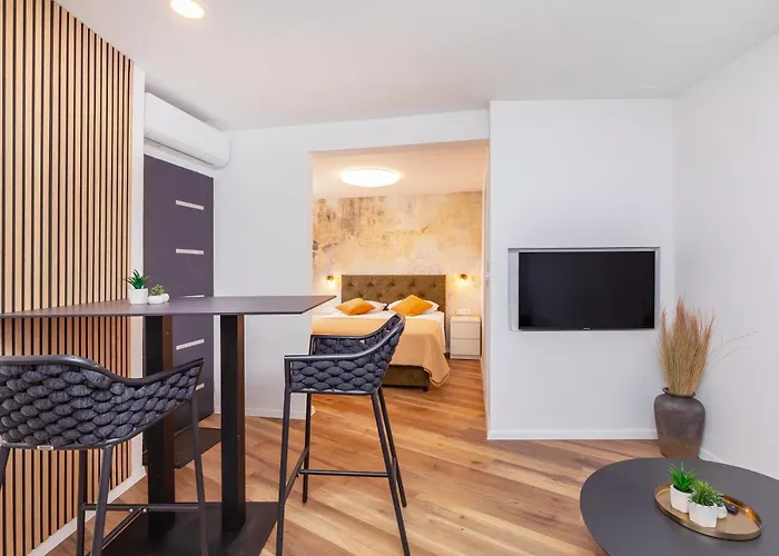 Soho Apartment On The Waterfront