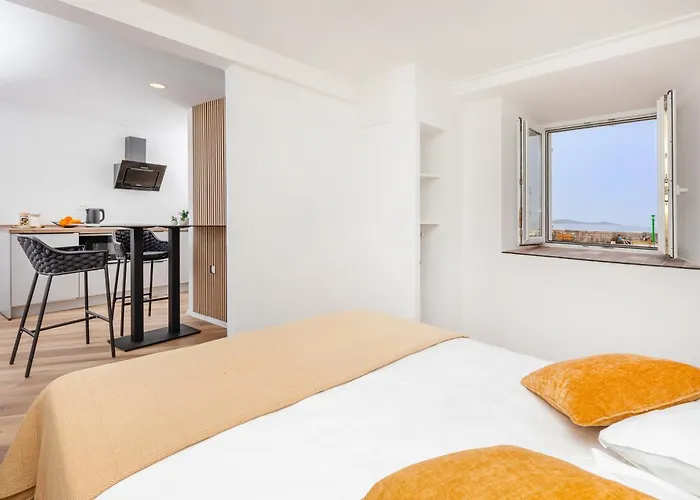 Soho Apartment On The Waterfront